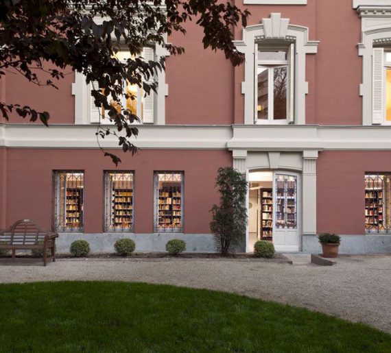 Biblioteca – Sala de lectura del jardín